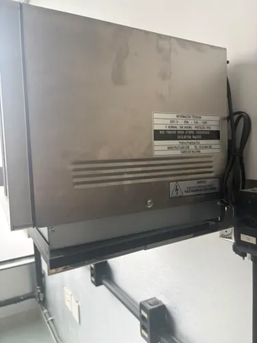 *1 Micro-ondas Comercial Prática Finisher 1000W - 34 Litros*