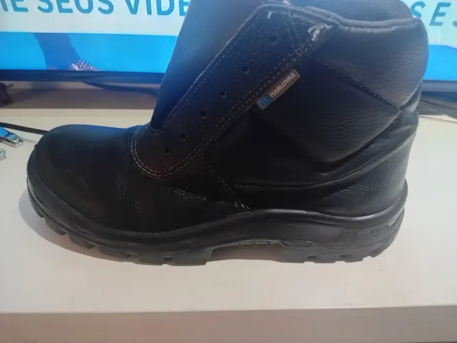 Bota semi nova