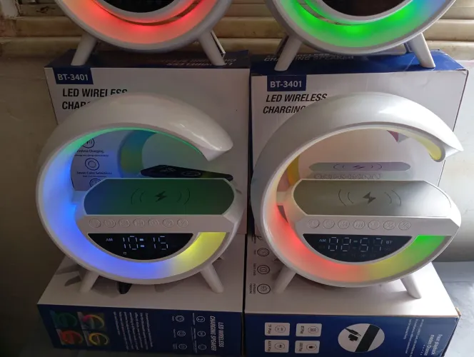 Luminária Rgb Caixa Som G Speaker Carregador Indução Relógio