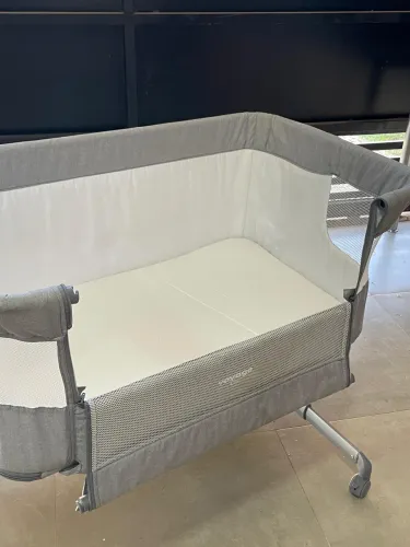 Berço de acoplar na cama voyage - NOVO