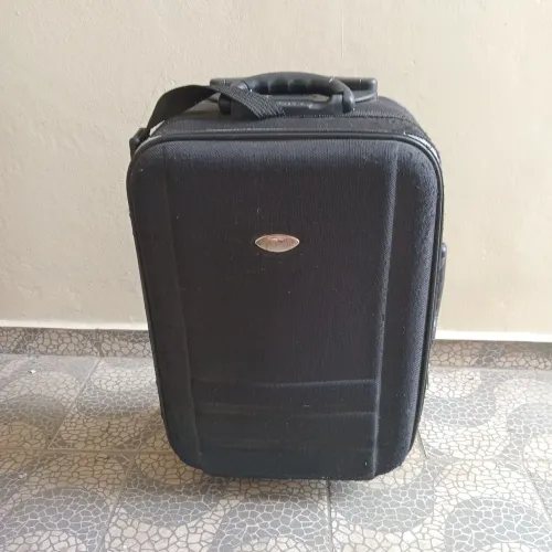 Mala de bordo Diplomata! No meu perfil tem outras opções. 