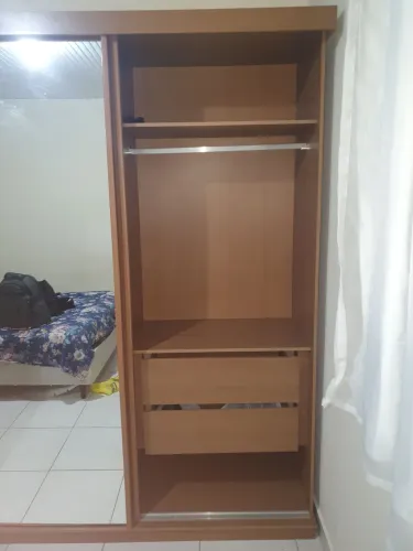 Guarda roupa com porta de correr