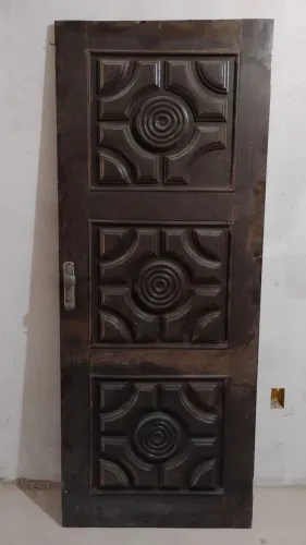 Porta veneziana conforme com as fotos