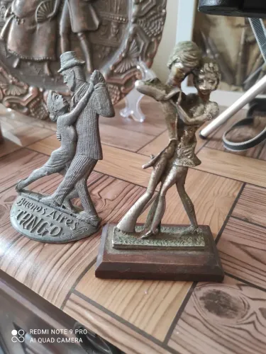 Esculturas pequenas,metal: