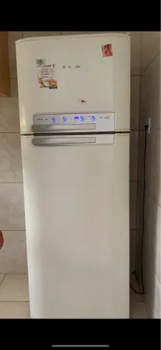 Vendo geladeira que está não está gelando em baixo