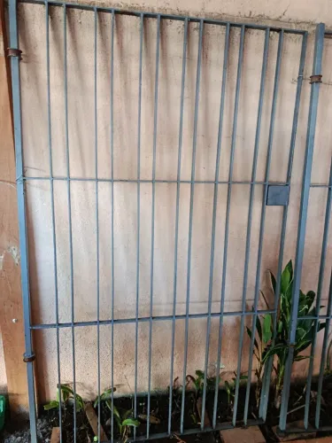 Portão usado para garagem de ferro