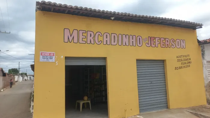 Casa com ponto comercial, na rua principal de BAIXA do Meio. Rua da UPA.