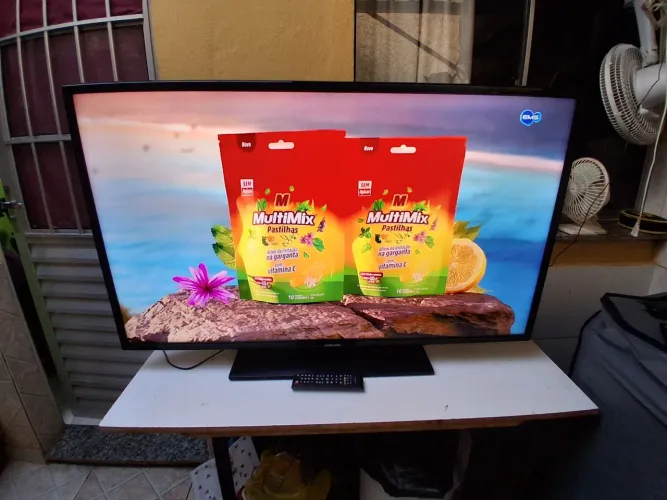 Vendo tv Samsung 46 polegadas led não é smart em ótimo estado