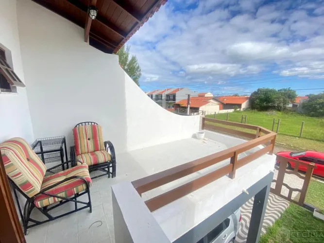 Duplex semi mobiliado no centro de Imbé, com lareira e terraço, aceita permuta apto 2 dorm
