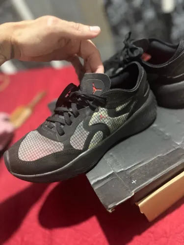VENDO TENIS JORDAN