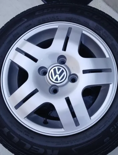 Long Beach aro 13 furação 4x100 c/ pneus 175/70