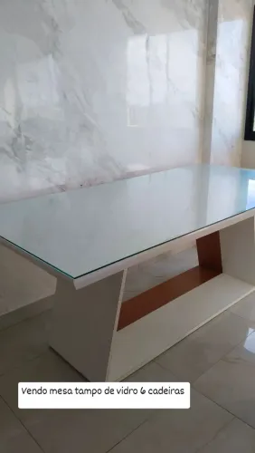 Mesa para 6 cadeiras tampo de vidro temperado Jacaúna