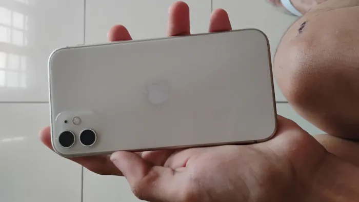 iPhone 11 semi novo