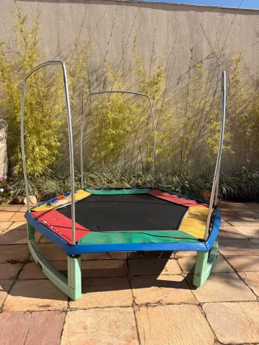 Pula-pula infantil da marca My 1st Trampoline