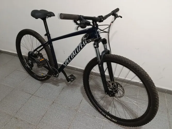 Vendo bicicleta Rockhopper Sport aro 29 SPZ