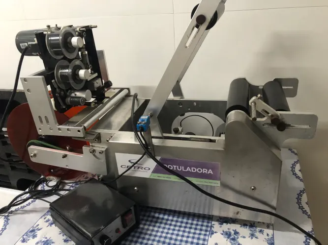 Rotuladora semi automática potes cilíndricos