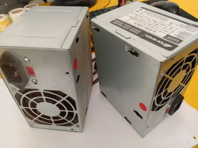 Fontes ATX Sata Ide (2 peças)(Não Liga)(Sucata)(Defeito)