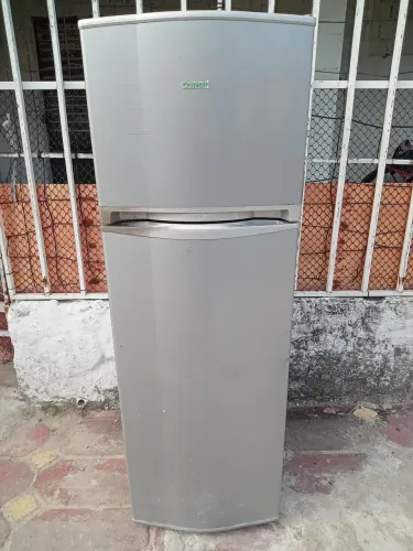 VENDO UMA GELADEIRA CONSUL FROS FREE TODA OK