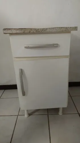 Balcão de uma porta e uma gaveta