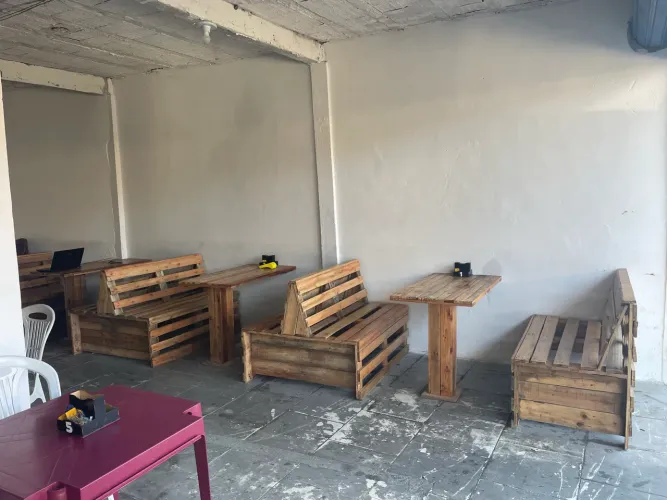 Conjunto de mesas e banco 