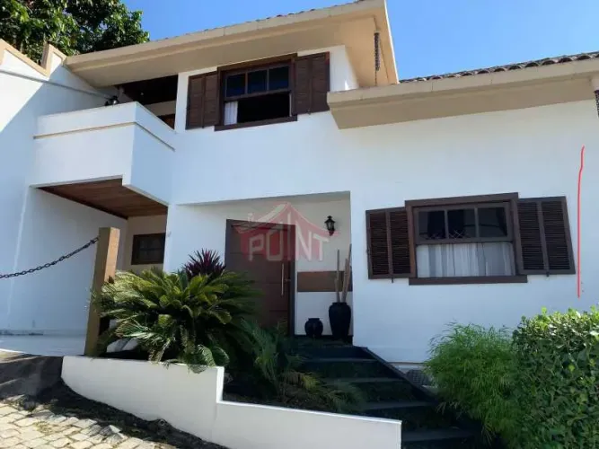 Casa em Condomínio : triplex / Residencial / Maria Paula
