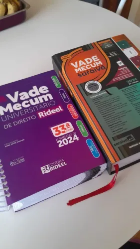 Vende-se Vade Mecum Universitário 2024, Edt Rideel. e Vade Mecum Comum edt Saraiva 2024.