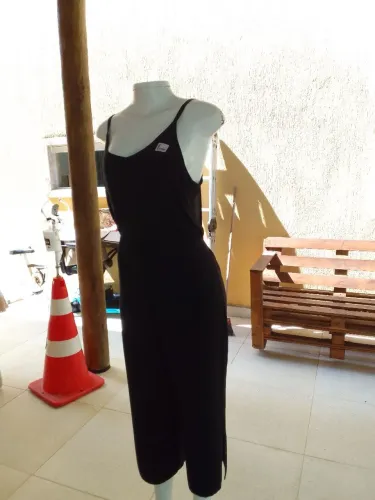 Vestido preto estilo saida de praia