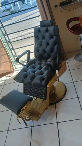  cadeiras Ferrante para barbearia bs em excelente estado de coestado de conservação .