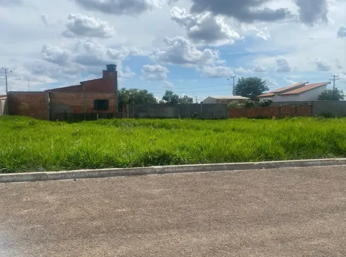 Lote plano em Abadia, divisa com Goiânia