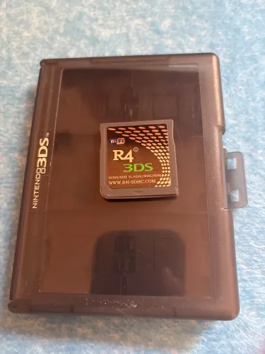 Cartão R4 + estojo - 3DS