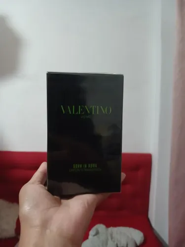 Vendo um perfume da Valentino masculino lacrado