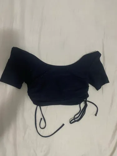 Cropped preto brilhante