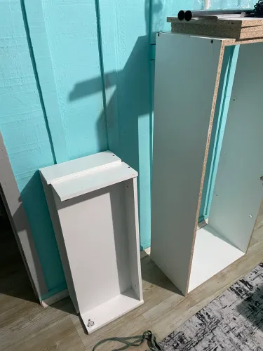 Closet Arara Aberto Com Cabideiro Suspenso De Parede Branco