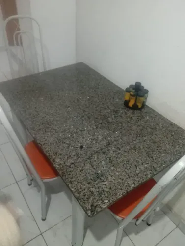 Mesa Mármore com 4 cadeiras 
