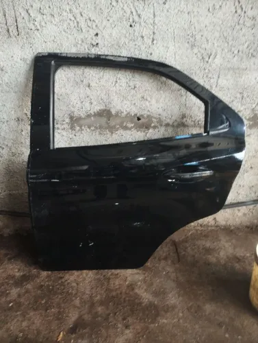 Porta do Ford Ka 2018 lado esquerdo traseiro conservado