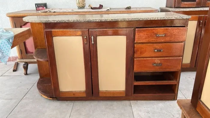 Vendo armário de madeira