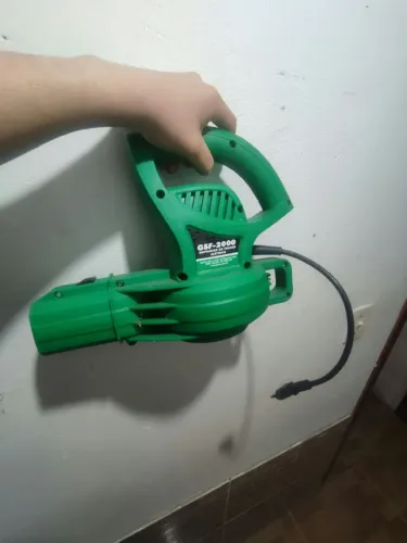 Soprador de folhas elétrico