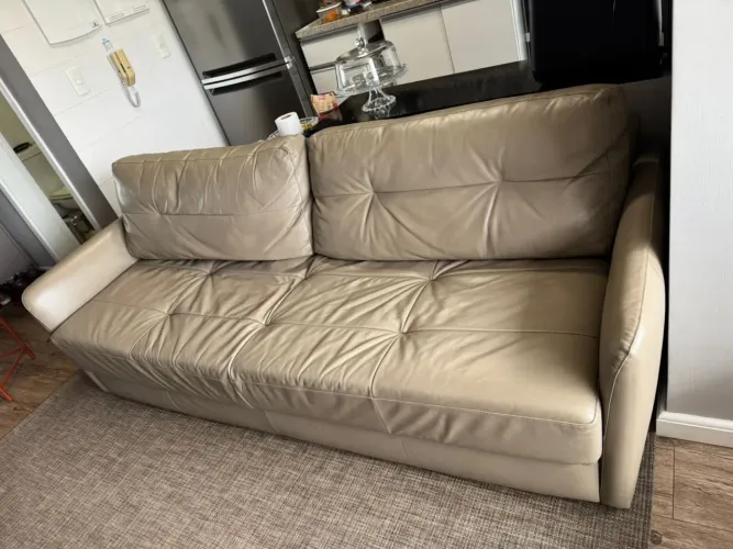 Sofá cama em couro legítimo