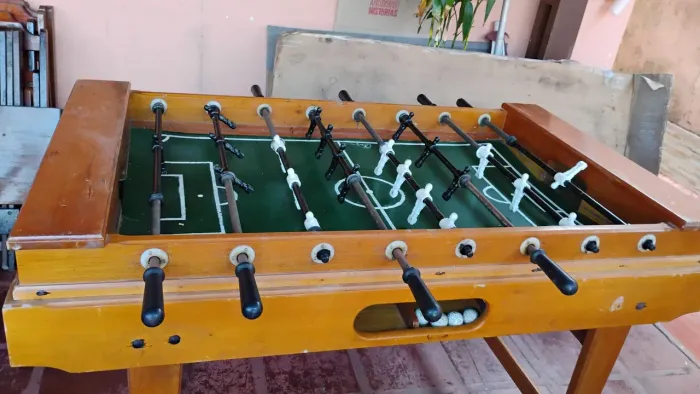 Mesa de pimbuli de madeira 
