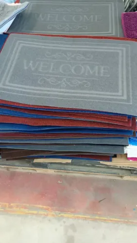 VENDO  TAPETE DE ENTRADA DE CASA  VÁRIOS MODELOS  MACIO  NOVO 