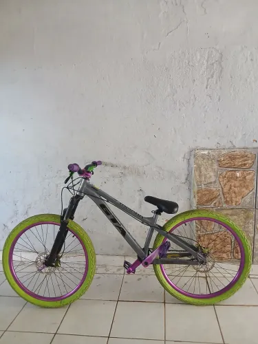 Bicicleta aro 26 semi nova