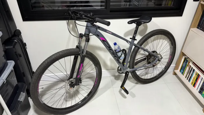 Bicicleta Aro 29 Oggi Hacker HDS ESSA 8v