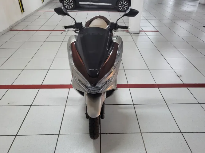 Vendo linda PCX DLX 2022 único dono