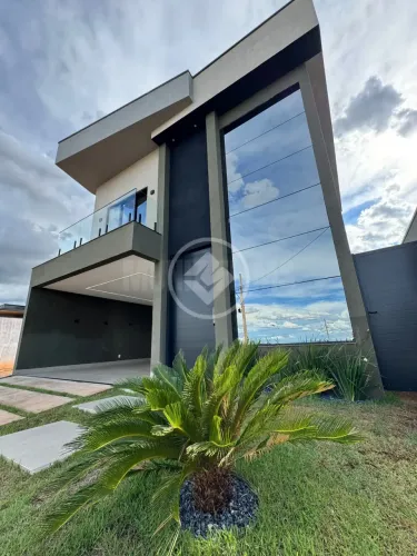 SOBRADO NO CONDOMÍNIO VERANA EM VARZEA GRANDE BAIRRO NOVO MUNDO 235 m² 03 SUÍTES 01 COM CL