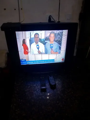 TV de 14 polegadas com controle e conversor da marca Samsung