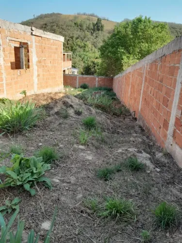 Casa a venda em ponto de laje