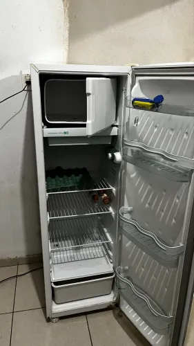 Geladeira 231 litros