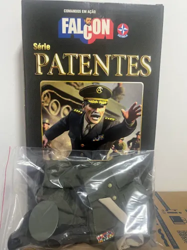 Aventura com caixa sem boneco patente general
