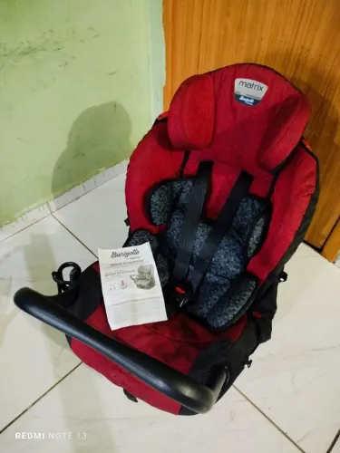 Cadeira de carro Burigotto reclinável suporta 25 kg seminova