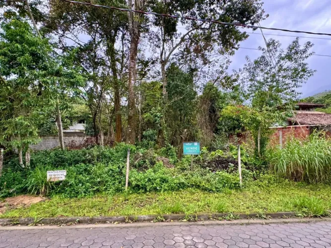 Terreno plano em área nobre de Pereque